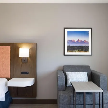 Newly Renovated-Hampton Inn & Suites Casper