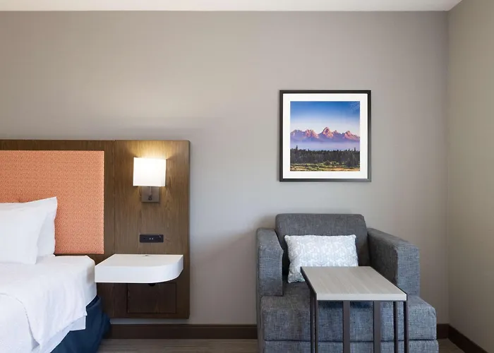Hotel Newly Renovated-hampton &