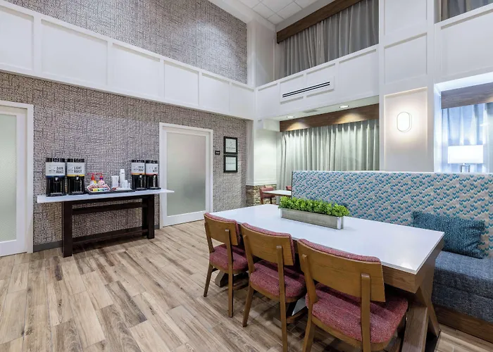 Hotel Newly Renovated-hampton & 3*