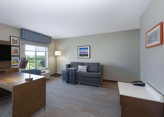 Newly Renovated-hampton & Hotel